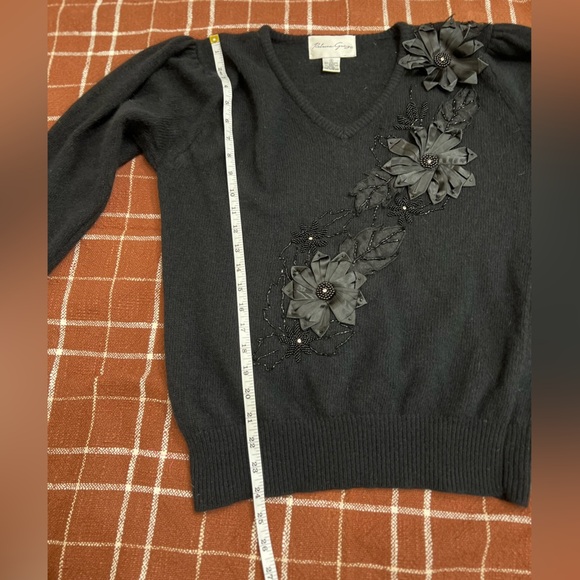 Vintage Rebecca Gray Wool Angora Black Floral Beaded Embroidered Sweater Size S - Picture 9 of 11